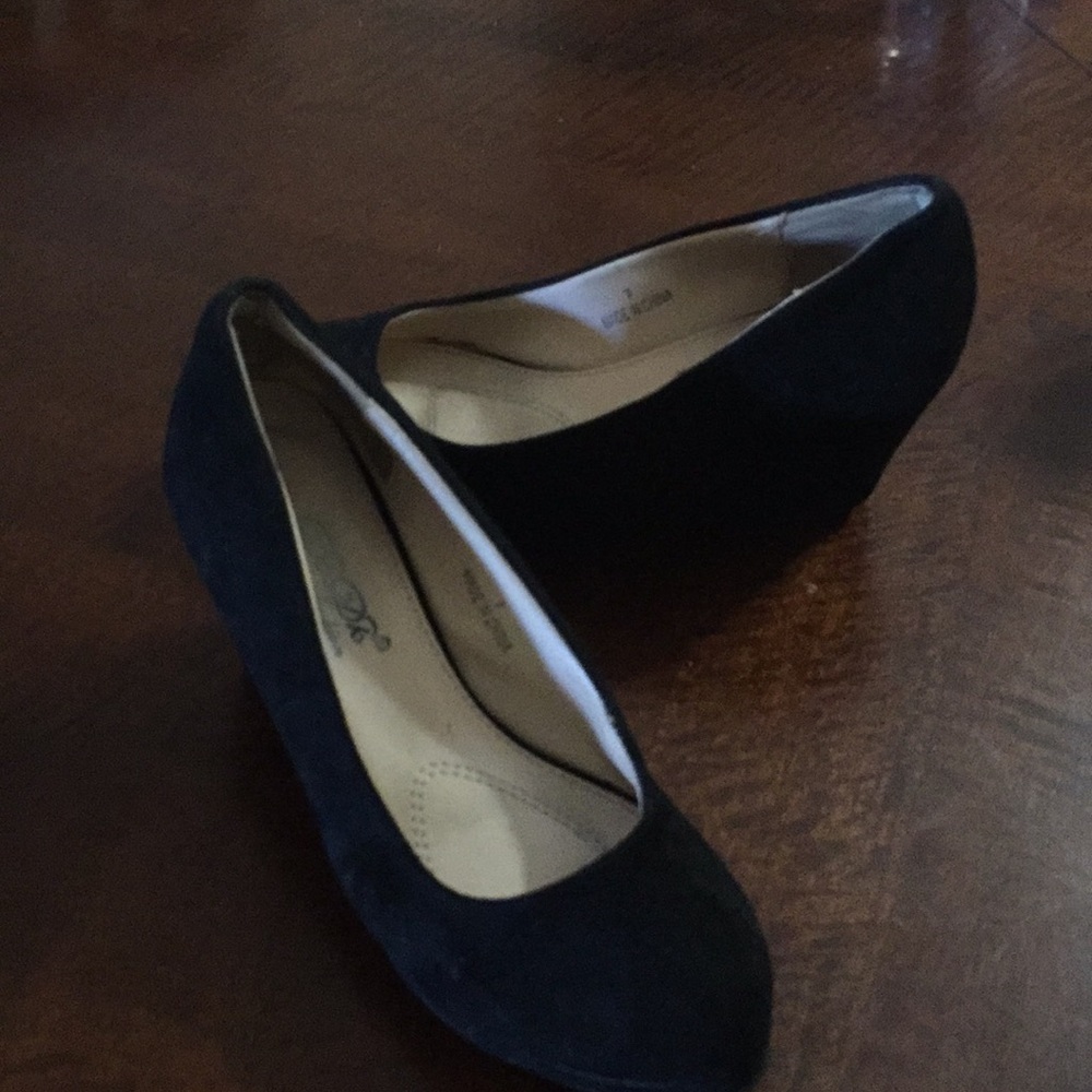 Black suede like wedges